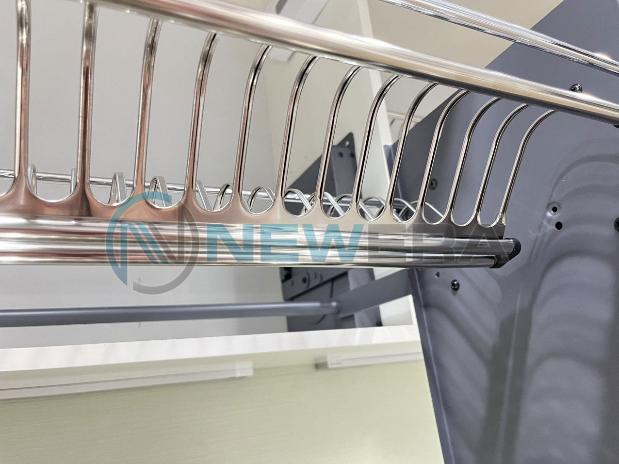 New Era Pull Down Elevator Basket With Plate Storage